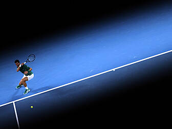Djokovic ends Federer's Austra...